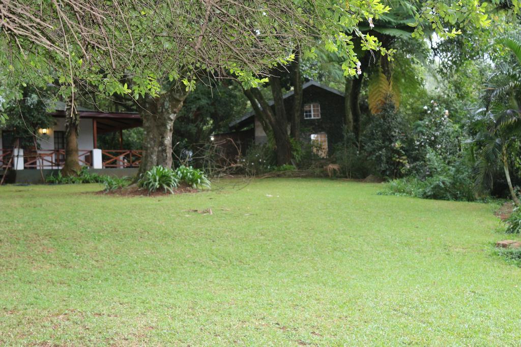 Softwaters Guesthouse Cottages หลุยส์ทริคาร์ดท์ ภายนอก รูปภาพ