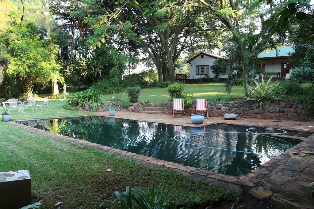 Softwaters Guesthouse Cottages หลุยส์ทริคาร์ดท์ ภายนอก รูปภาพ